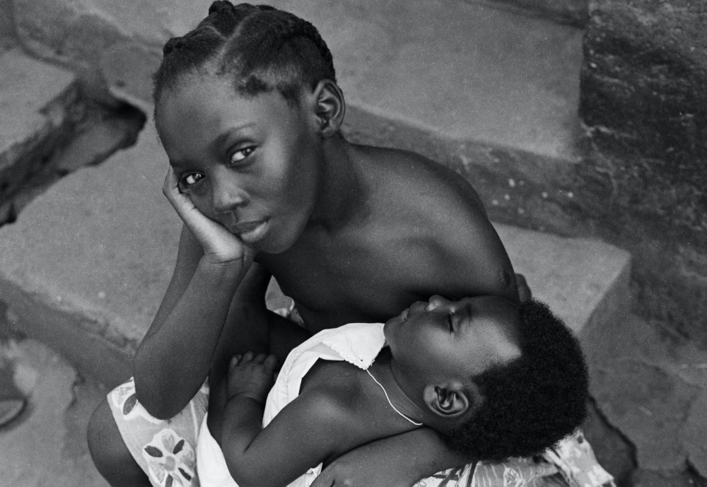 James Barnor, Sister holding Brother, Accra, 1979