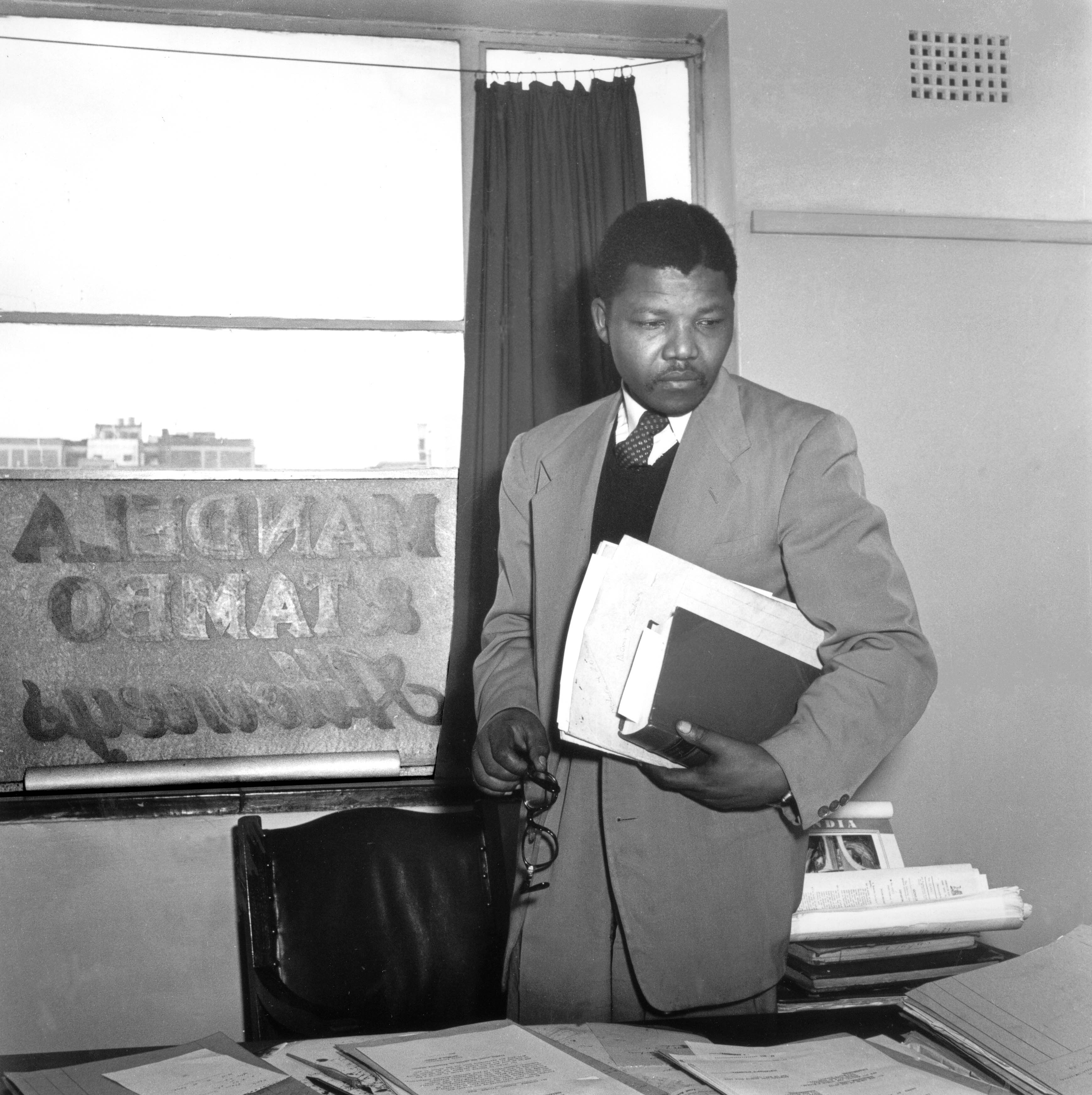 Jürgen Schadeberg, Nelson Mandela in his Law Office, 1952